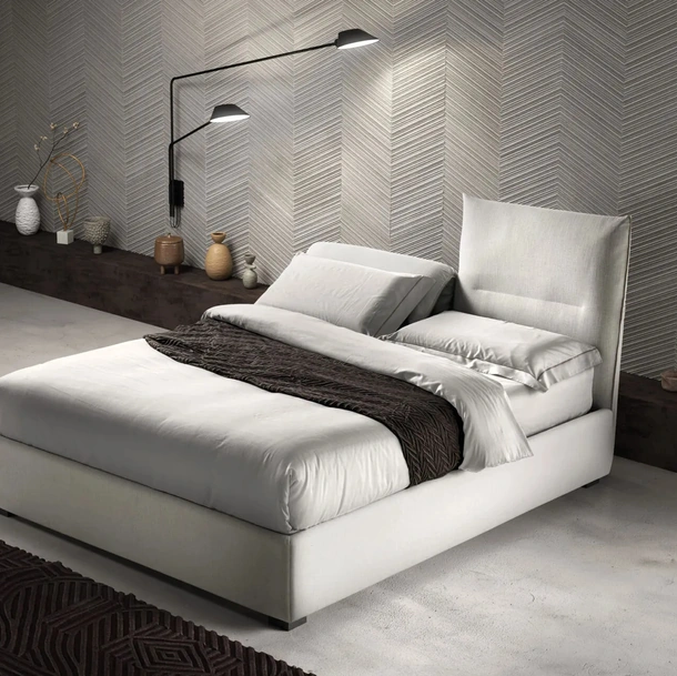 Letto matrimoniale con testiera relax regolabile Sharp di Bside