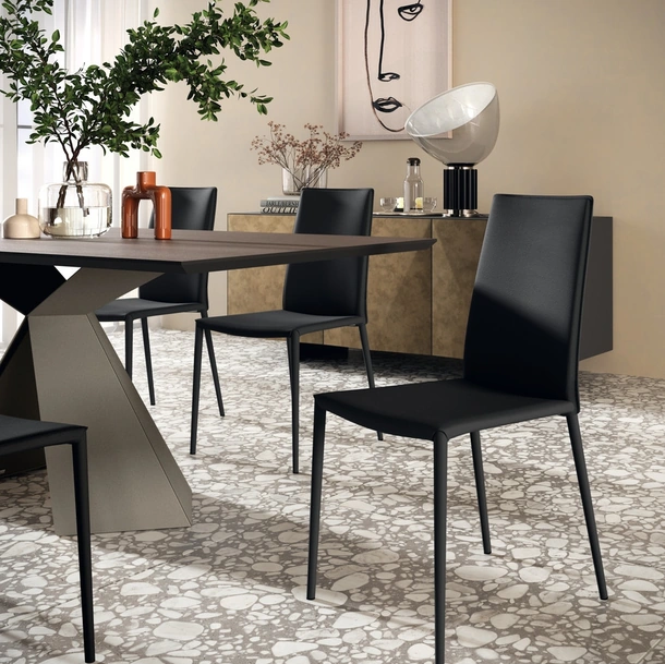 Sedia Unique in cuoio rigenerato di Scavolini